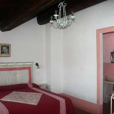 Borghetto Sleeps 12 Pool Air Con Wifi Vakantiehuis *